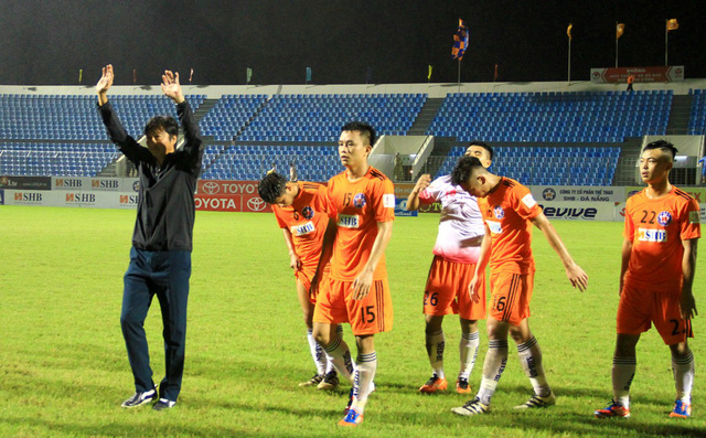 HLV Lê Huỳnh Đức chia tay khán giả Đà Nẵng